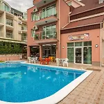Hotel Tropics & Venera