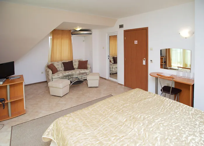 Tropics & Venera Hotel 3*